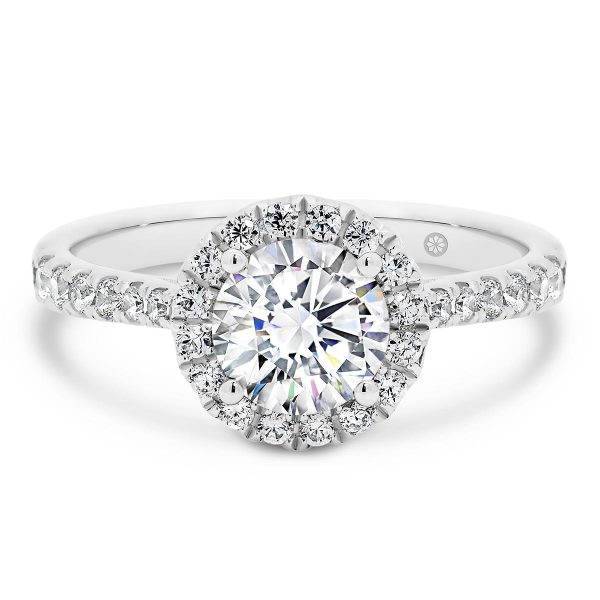 Vineyard 1.00-carat lab grown diamond ring on graduated band with chiniel feature