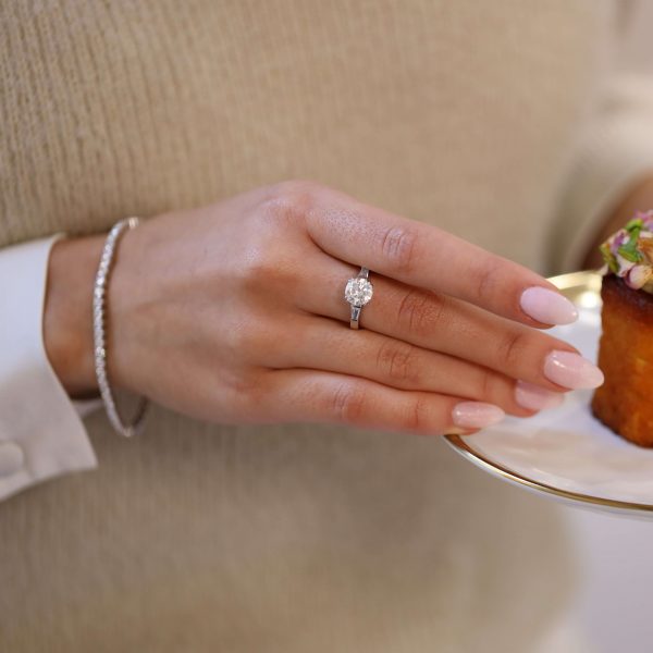 Debbie 8.0-8.5 Supernova Moissanite