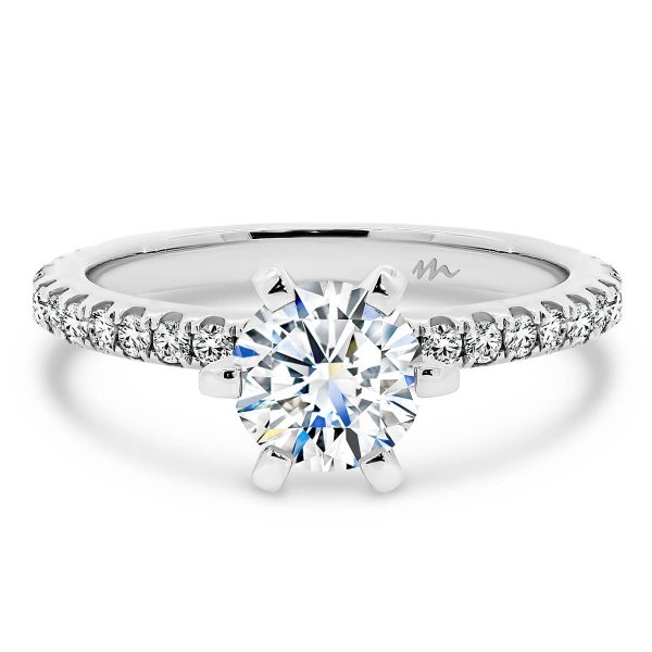 A timeless ring that is an effortless blend of classic style and modern detail.