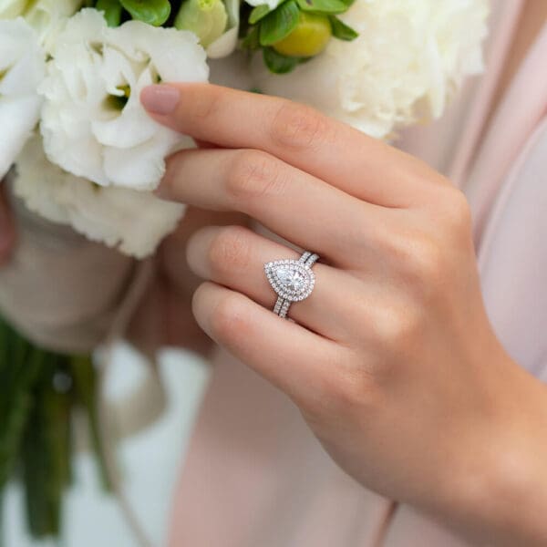 Louisa Pear 6X4-7X5 Supernova Moissanite