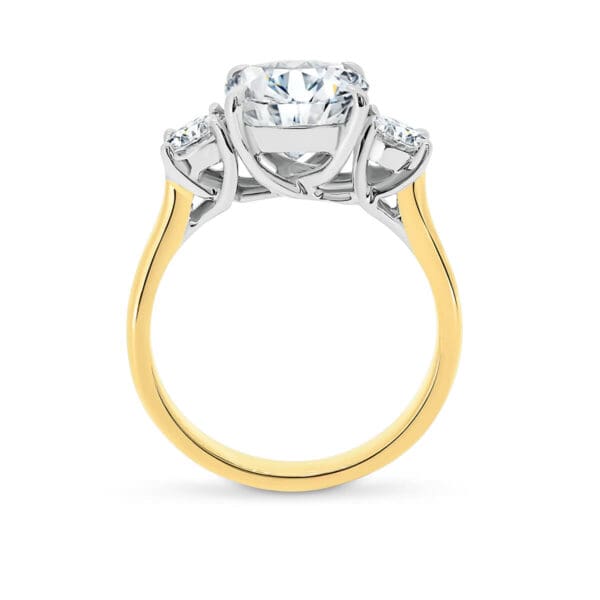 Meghan 8.5 Supernova Moissanite