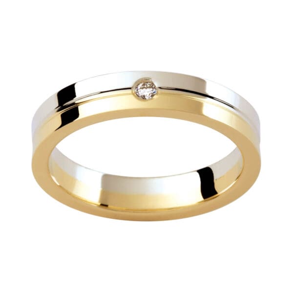 D34 Men'S Wedding Band With Two Tone Gold With A Single Round Diamond