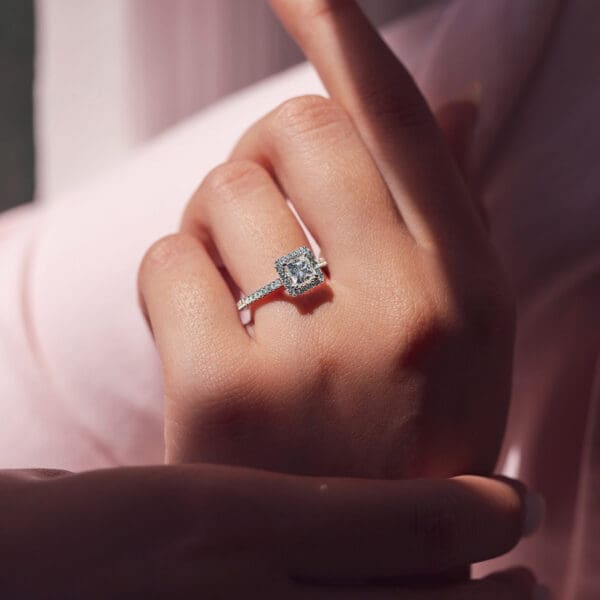 Jackie 5.5 Supernova Moissanite