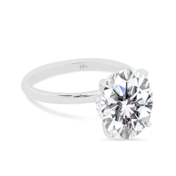 Artemis Supernova Moissanite