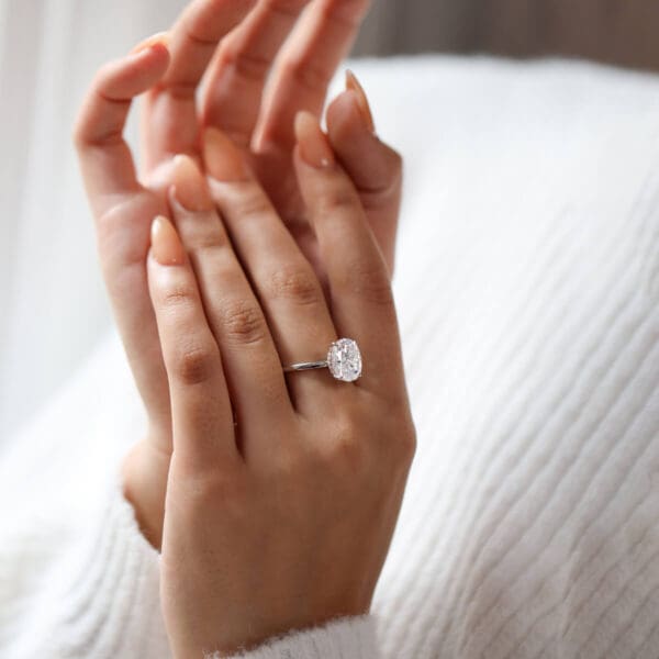 Artemis Supernova Moissanite