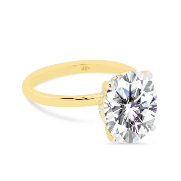 Artemis Supernova Moissanite