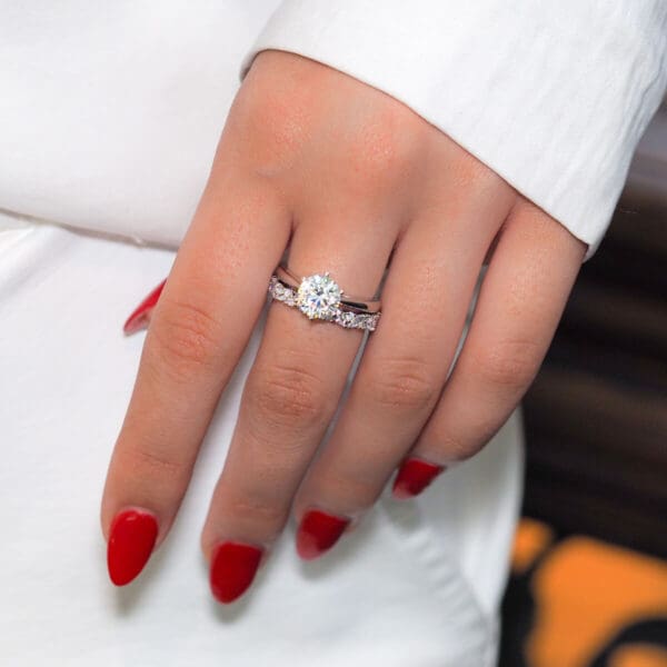 Elle Supernova Moissanite