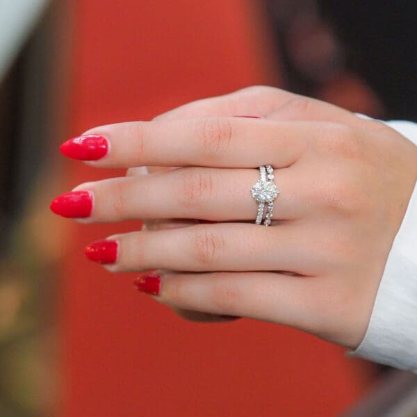 Evie Supernova Moissanite