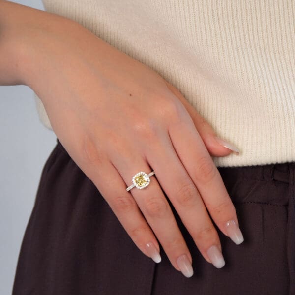 May 7.0 Yellow Supernova Moissanite