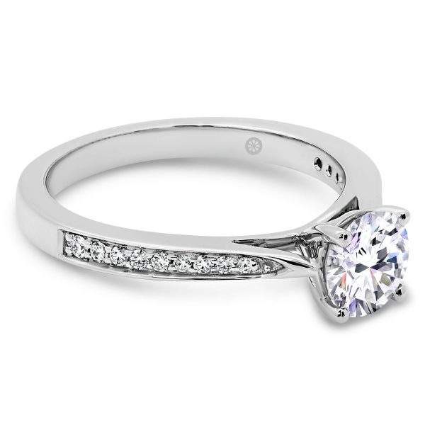 Montana 5.0 4-prong round Lab Grown Diamond engagement ring on half band of graduating stones