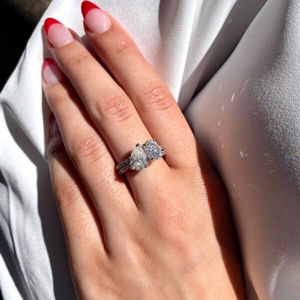 Florette 8X5-9X6 Supernova Moissanite