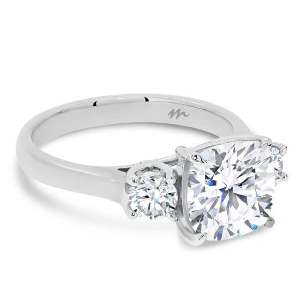 Meghan 8.5 Supernova Moissanite