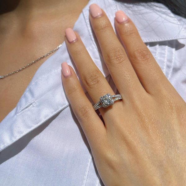 Last Chance to get the Baylee vintage halo ring from Moi Moi