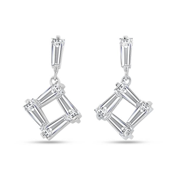 Elaine lab grown diamonds with tapered cut set in a diamond-shaped illusion setting