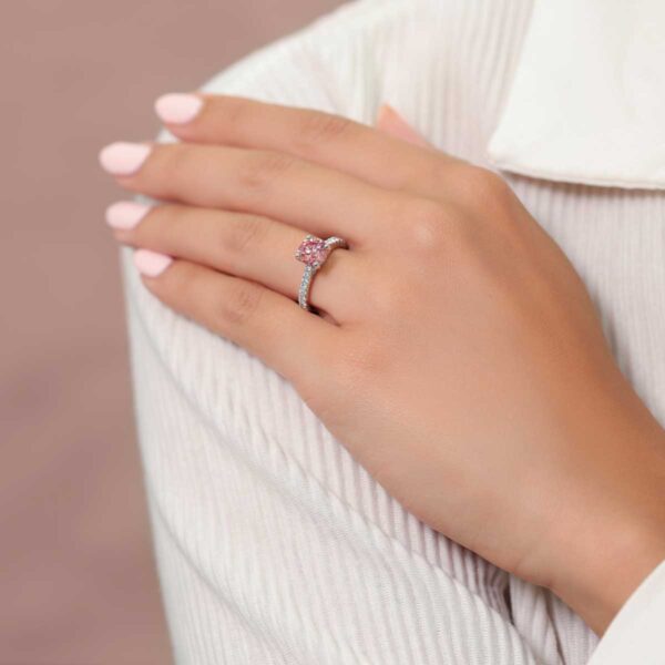 Balmain Round Pink 4-prong ring with accented basket and graduating half band